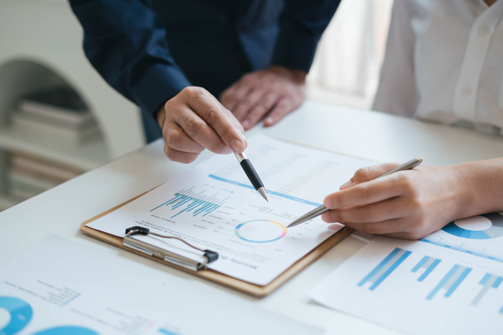 business-sales-consultant-discussing-in-data-documents-at-modern-office-.jpg